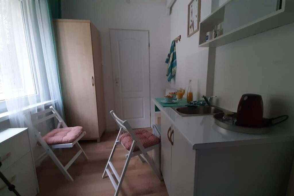 Przytulny Pokoj W Zacisznej Okolicy Z Lazienka Wspolna Dla Dwoch Pokoi Sopot Luaran gambar
